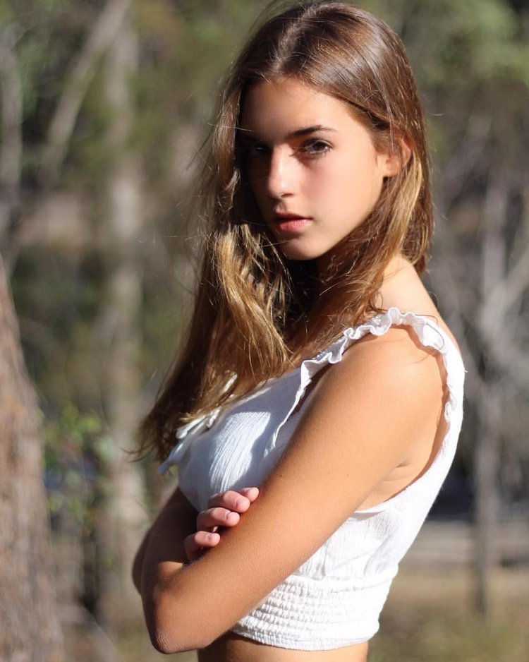 Emily Feld Celebmafia