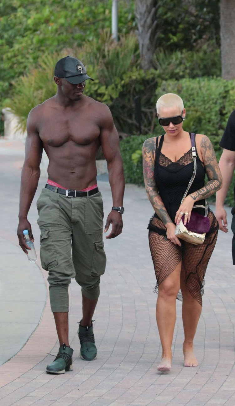Amber Rose Topless