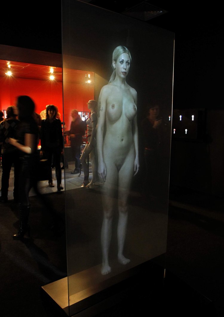 Erotic performance with bilateral contact