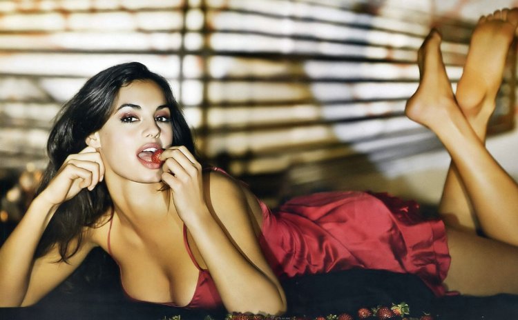 Monica Bellucci Model Erotika