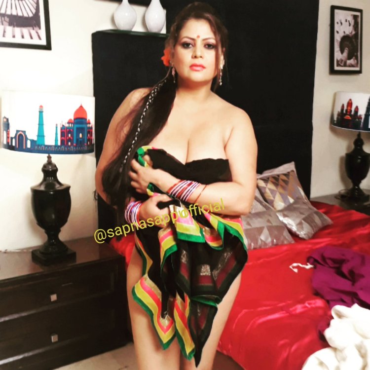 Sapna in peeping tom s01e03