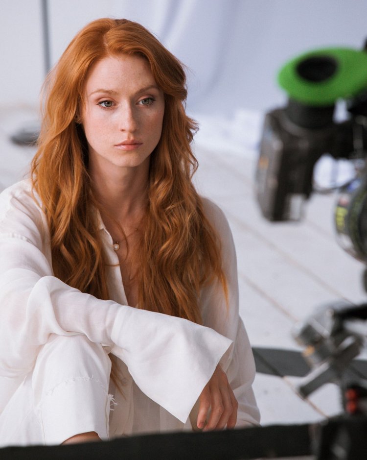 Alina Kovalenko serf