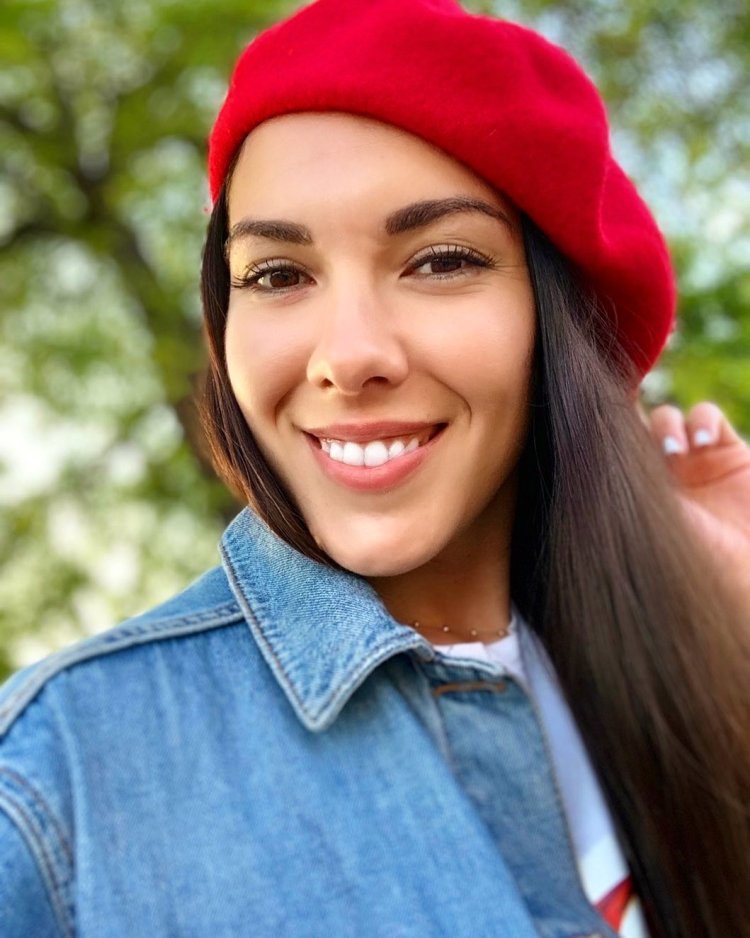 Alena Akhmetov volleyball