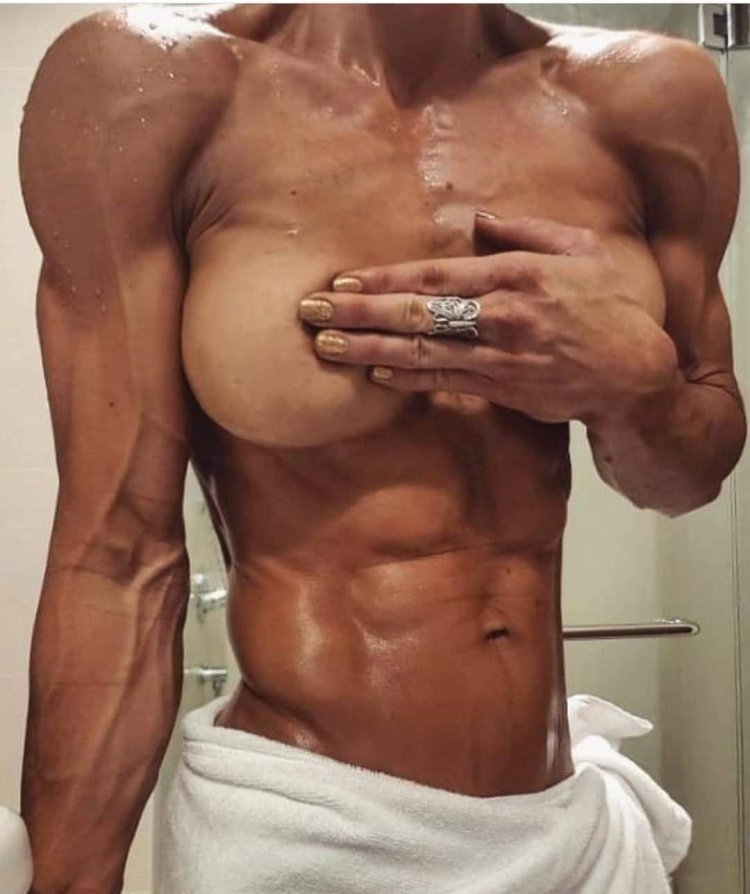 Annie Rivechio poses naked