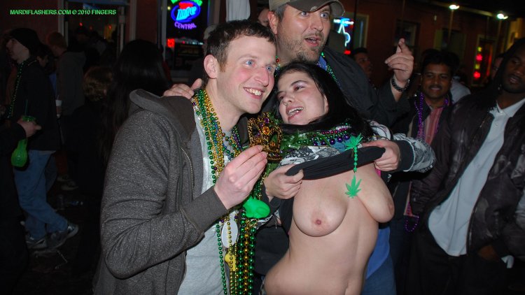 Show boobs a holiday