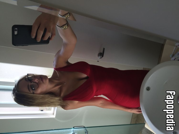 Lena Hoke hot photos