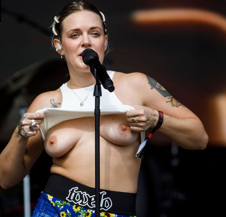 Singer tove lo naked breasts