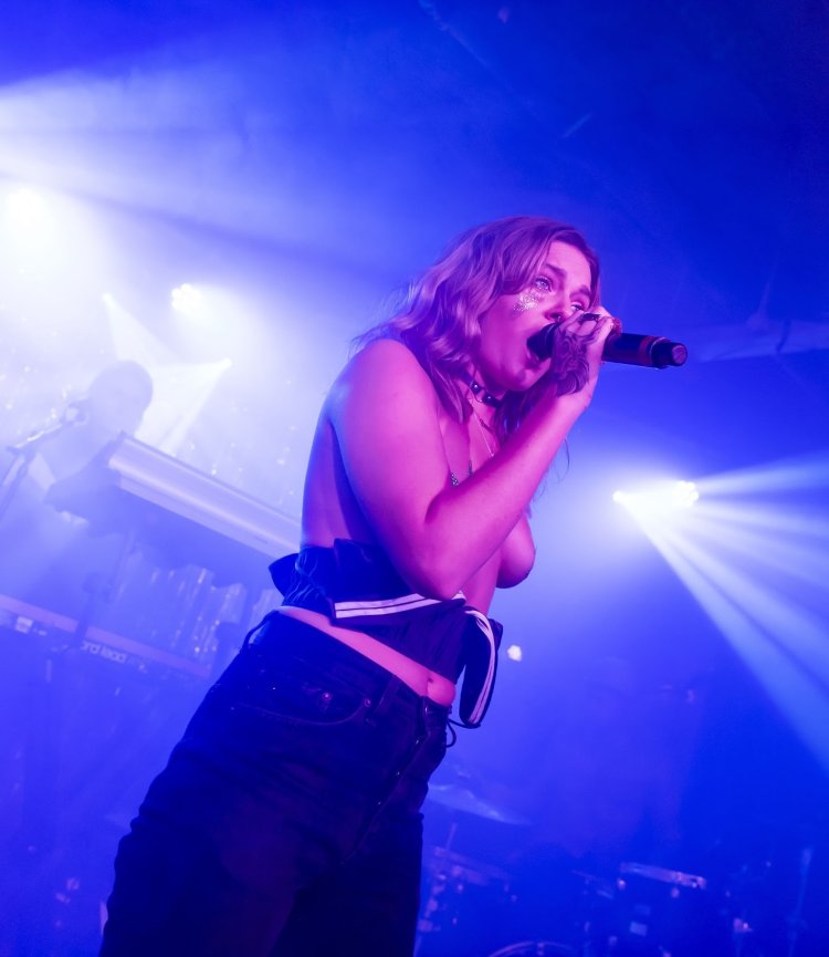Tove lo group soloist naked