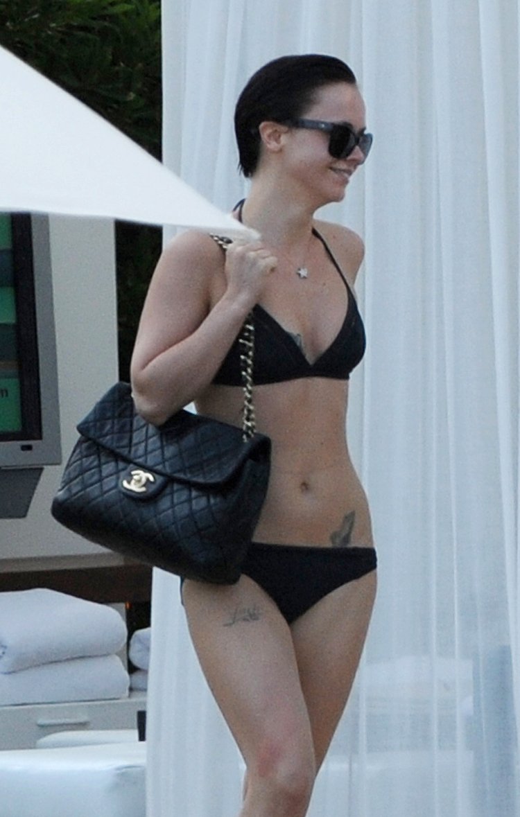 Christina Ricci without a bra