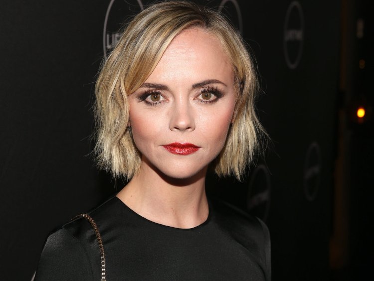 Christina Ricci naked breasts