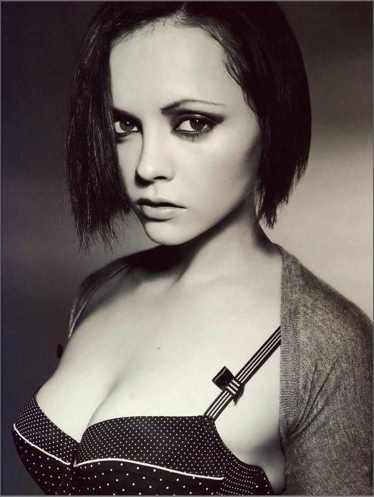 Christina Ricci Gif