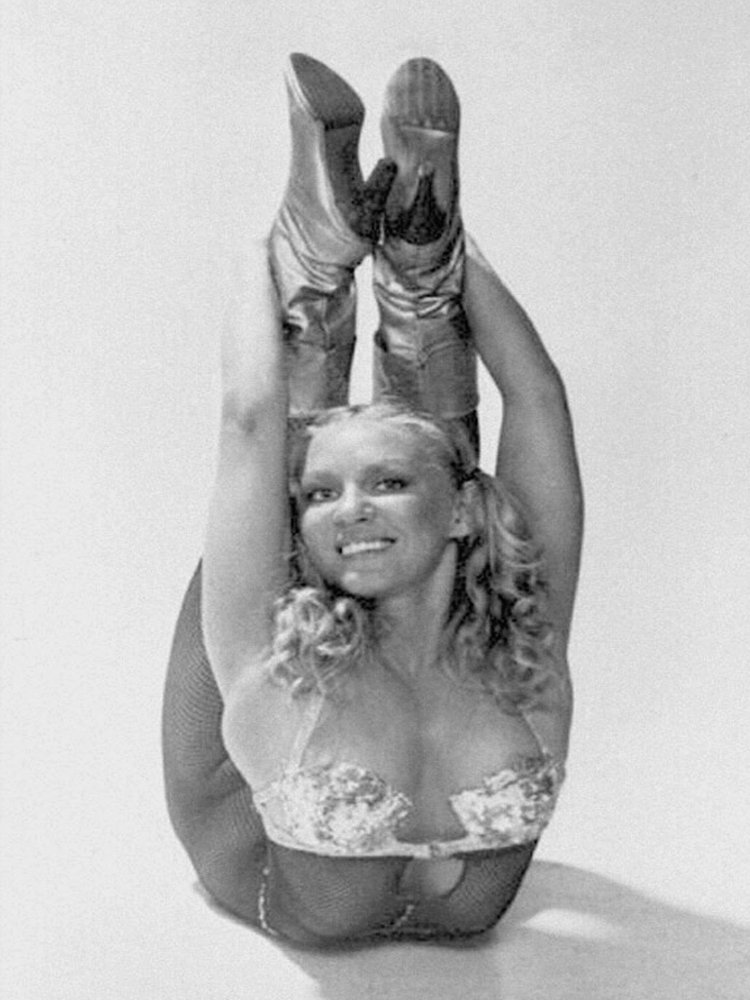 Retro Lyudmila Retro