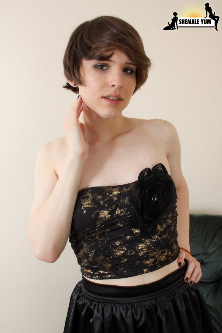 Wallpaper on laptop beige