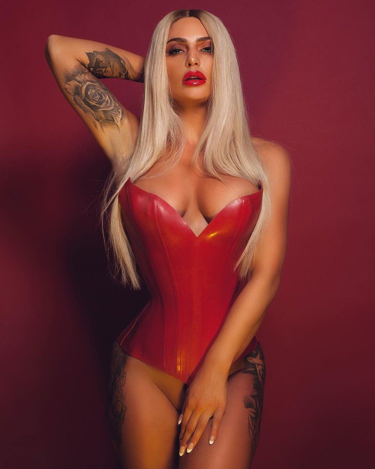 Scarlet Scarlet Bouvier