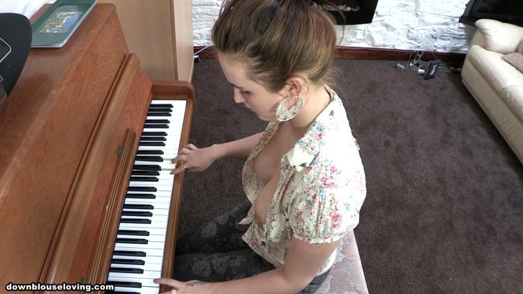 Dakota Sky porn actress