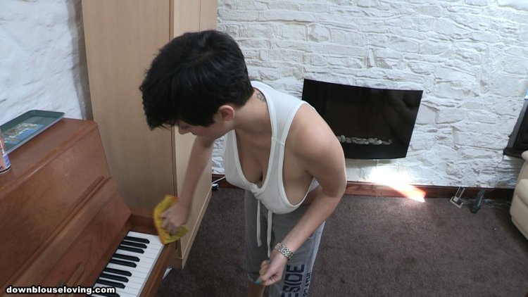 Young girls downsbluz