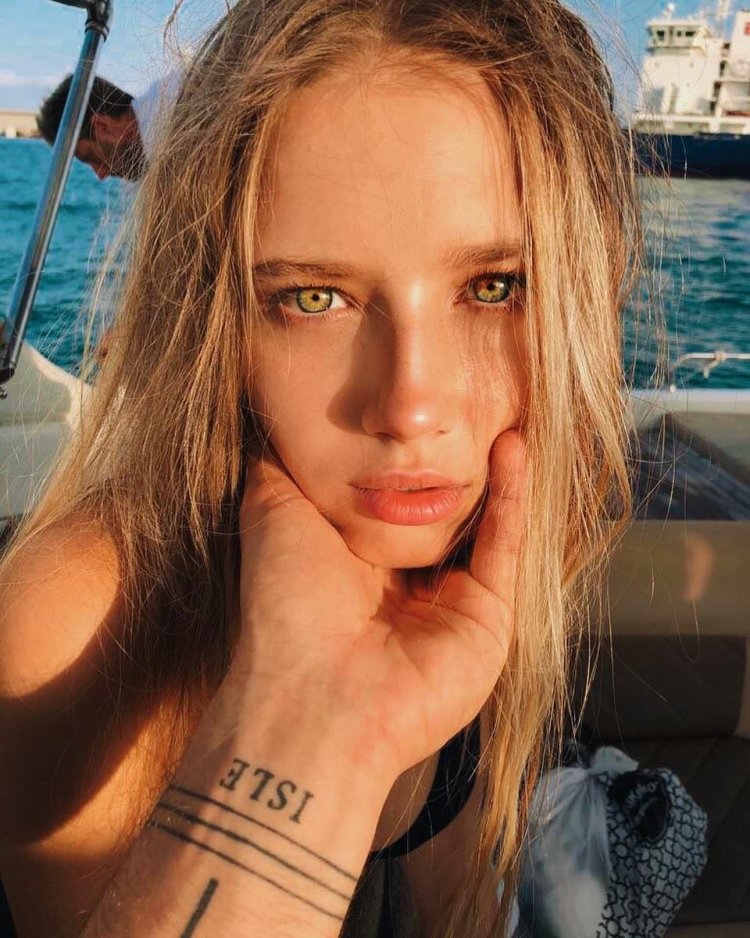 Model Polina Malinovskaya 18