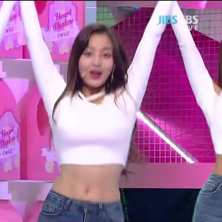 Jihyo navel