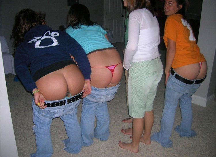 Demonstration of naked buttocks or Amtrak Mooning