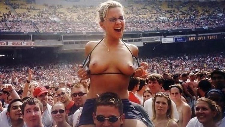 Public Sex Show beautiful breasts