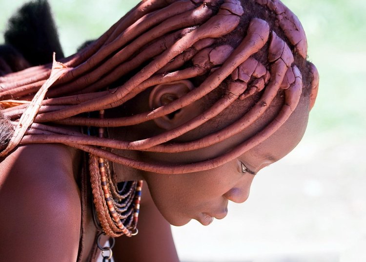 Women of the Khimba tribe in full height