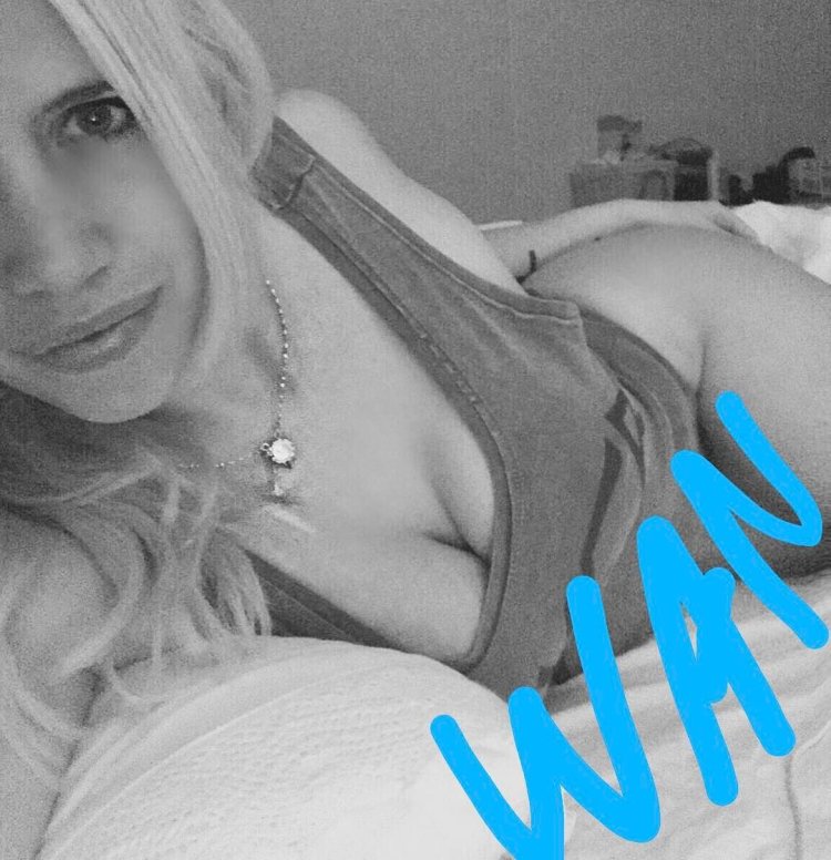 Wanda Nara in an erotic photo shoot