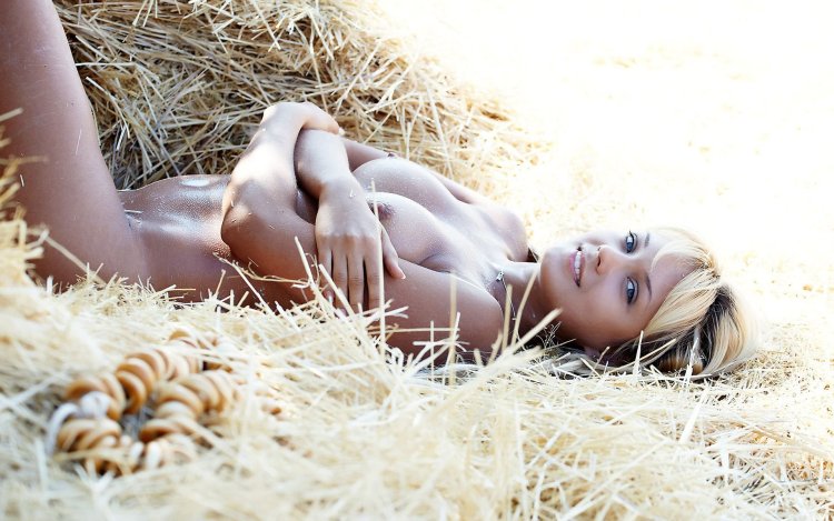 Fashion model Lada Paglia