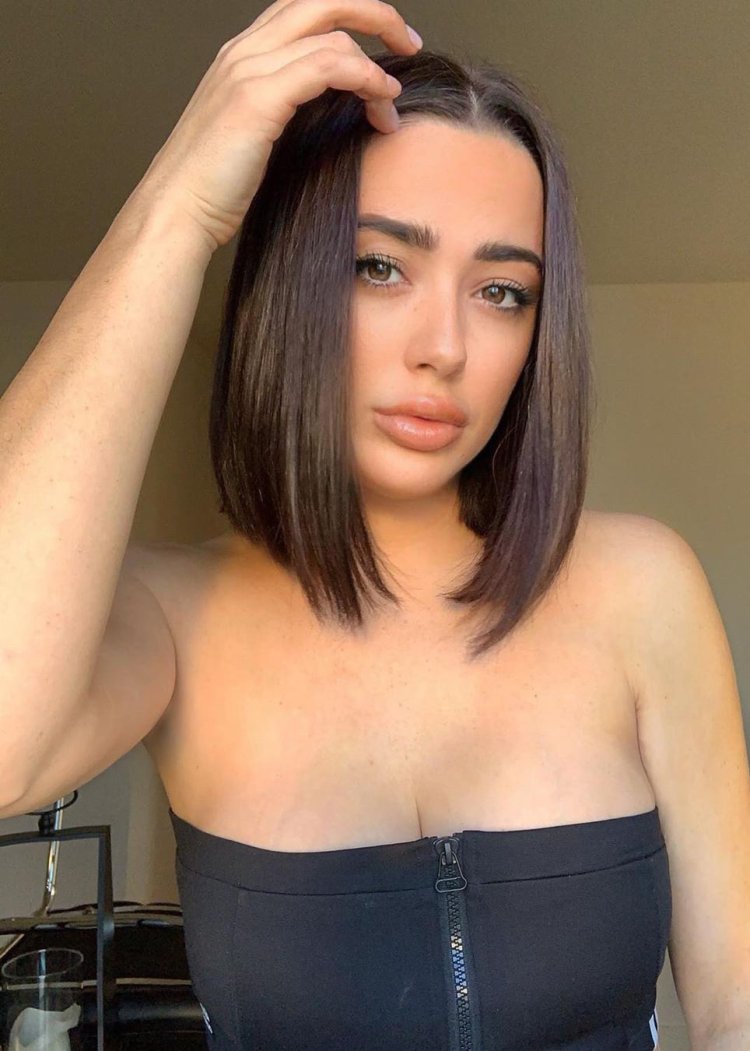 Alexa Dellanzin Model