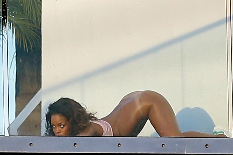 Rihanna Topless Clip