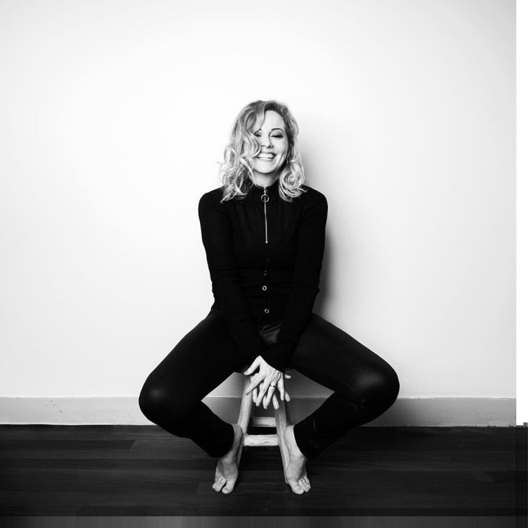 Anneke Van Giersbergen - The Darkest Skies Are the Brightest