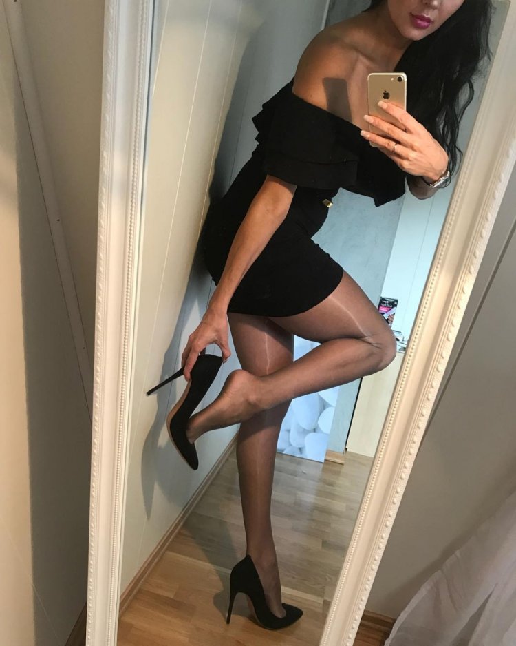 Selfies of girls in pantyhose