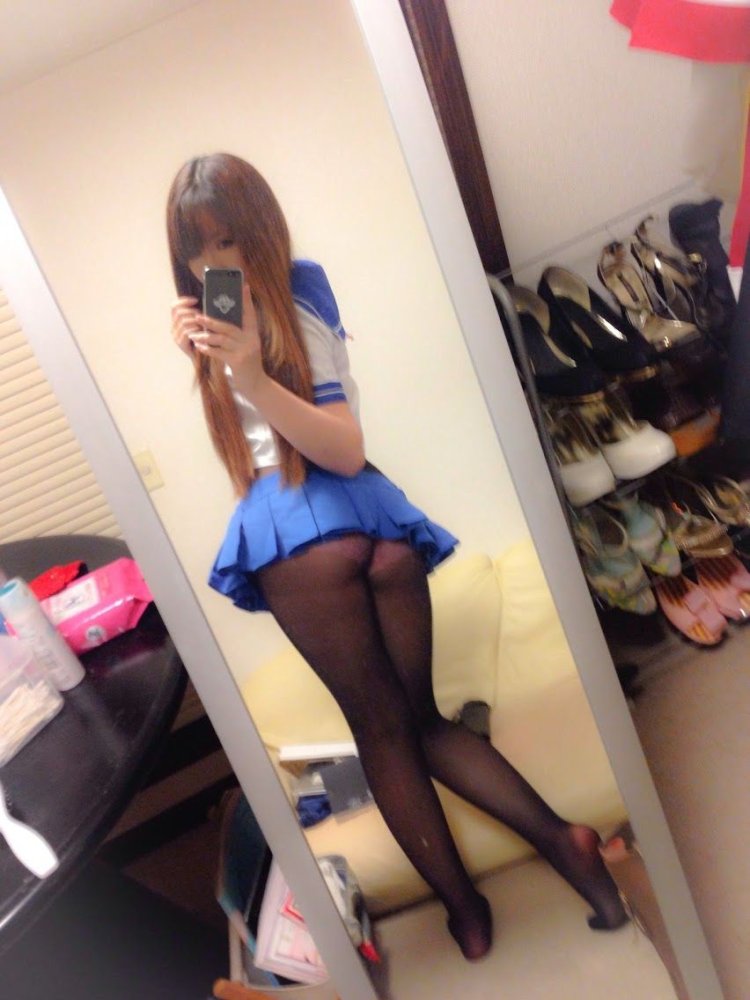 Selfies under tights