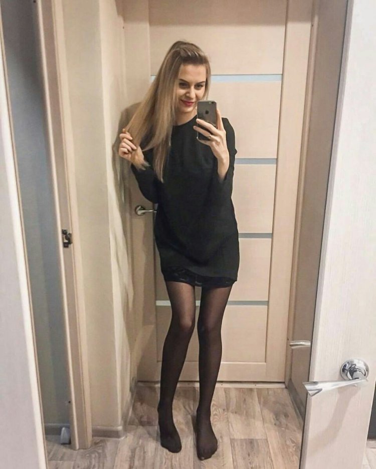Legs in stockings in front of the mirror