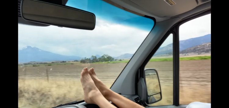 Jessica Alba without underwear