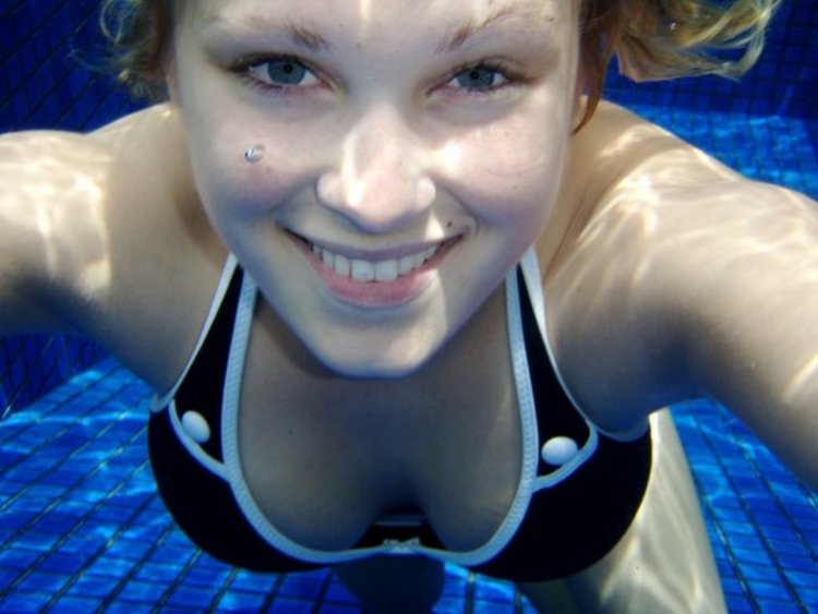 Eliza Taylor-Kottter chest