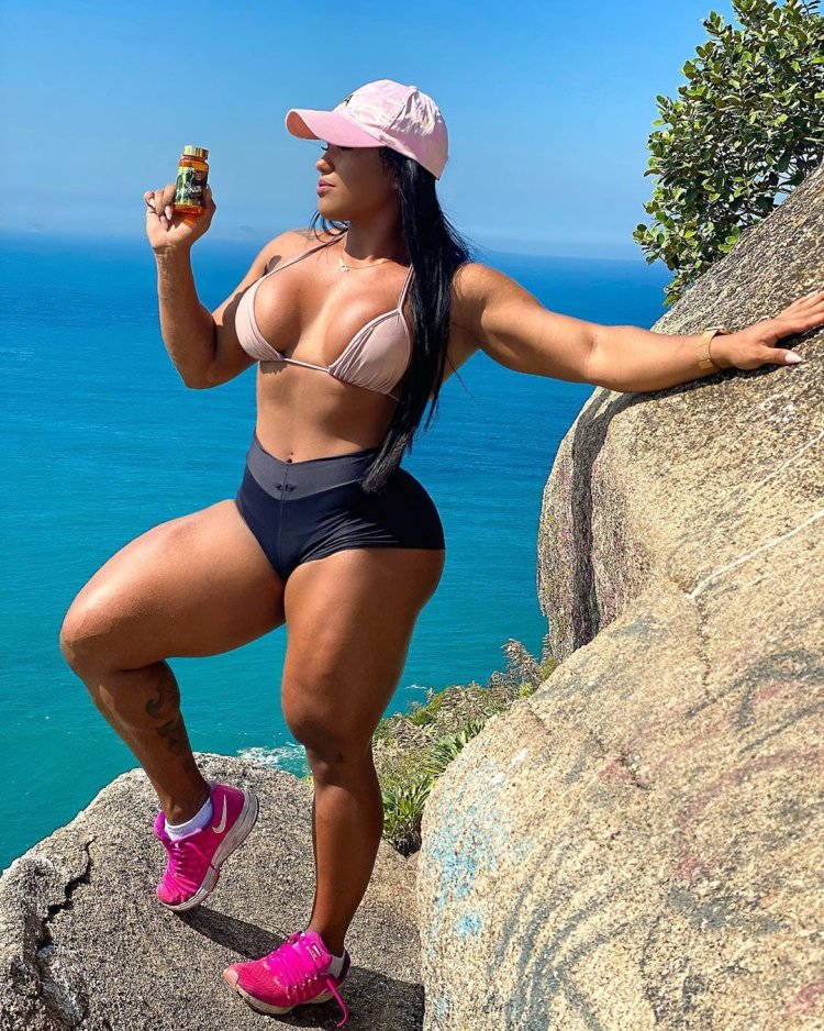 Alejandra Trevigno in jeans