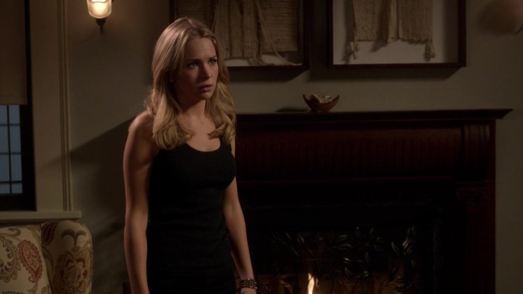 Britt Robinson in underwear