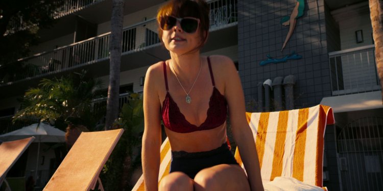 Britt Robertson Hot 18