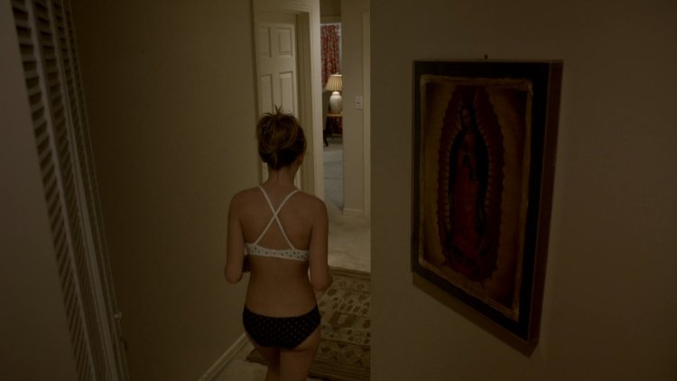 Britt Robertson breasts