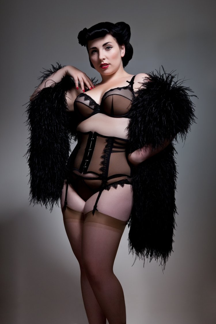 Sofia Adams plus saz