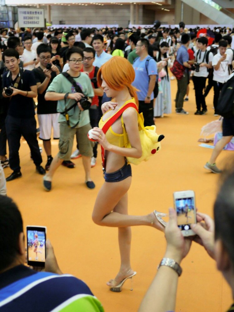 Naomi Wu to implants