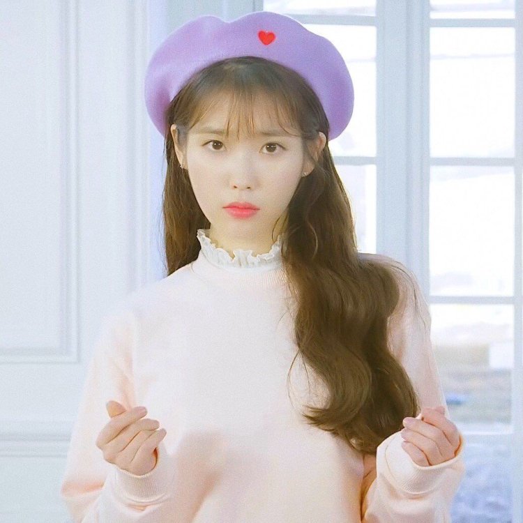 IU singer aesthetics
