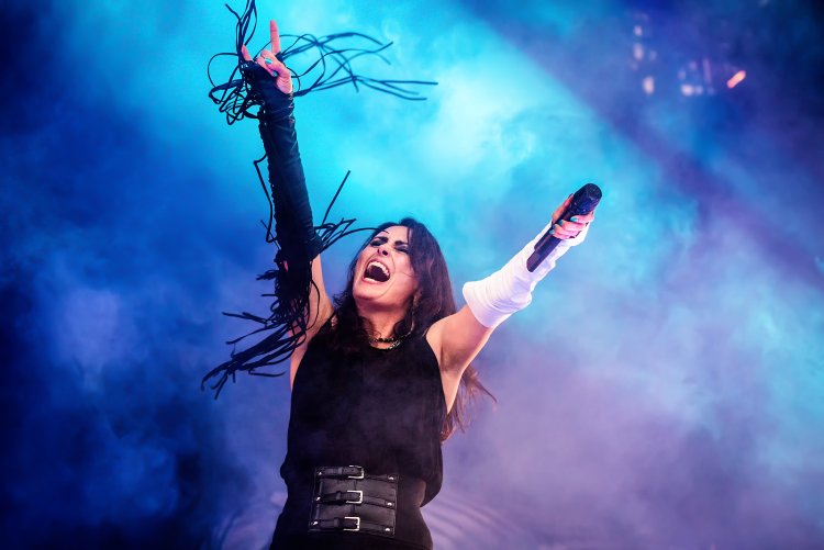 Within Temptation vocalist on stage