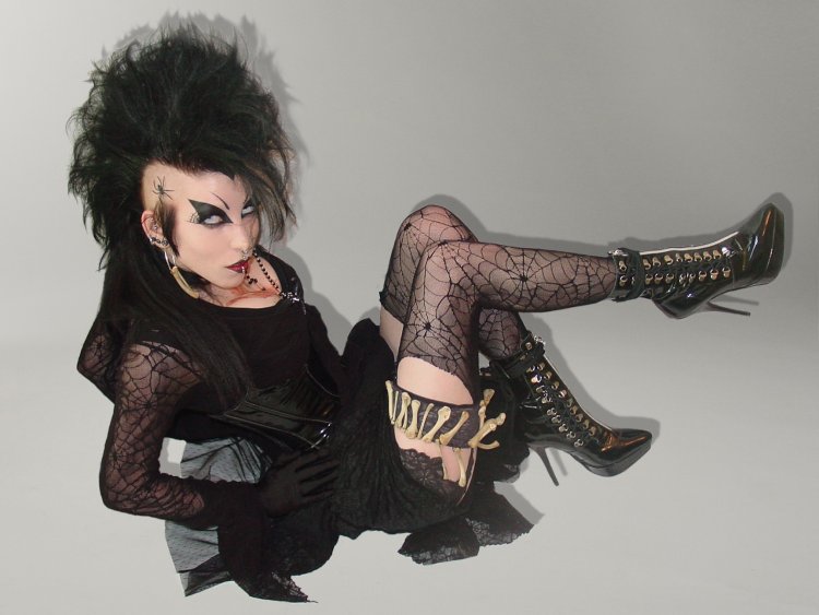 Sharon Den Adele chest