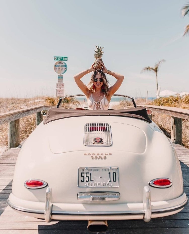 Porsche and Retro girls