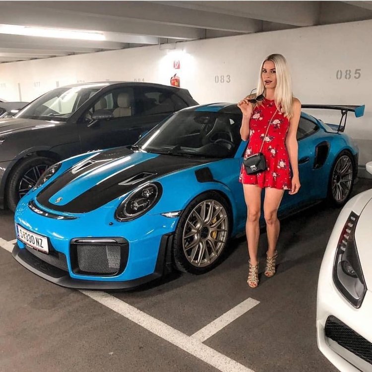 Blue Porsche 911 Girl