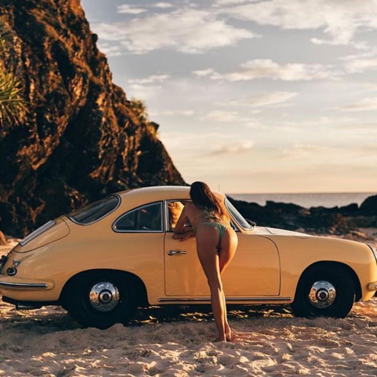 Retro car sea and girls