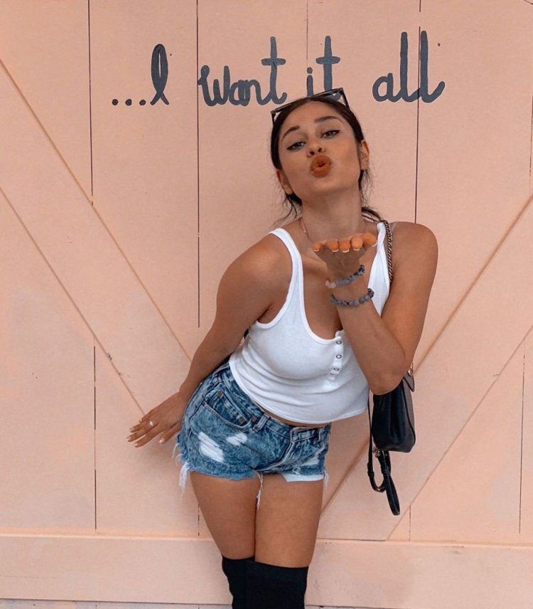 Wikifeet Yvette Monreal