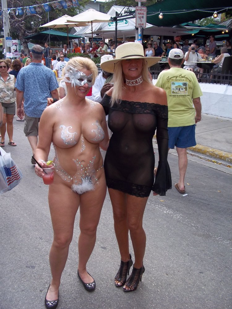 Competition of naked swingers