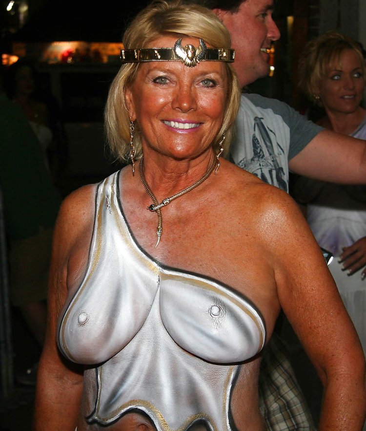 Fantasy Fest Mature Group milf